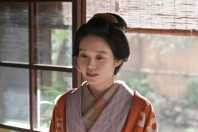 フミ（池脇千鶴）たちは歓喜するが…朝ドラ「ばけばけ」第108回の場面写真（5枚目）