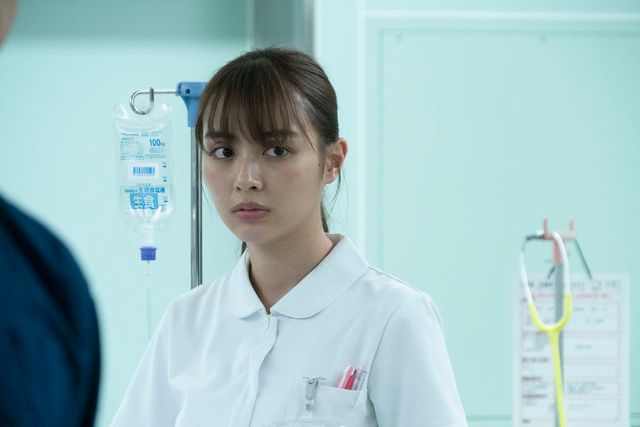 ナース姿の内田理央が美しい！【4枚】（4枚目）