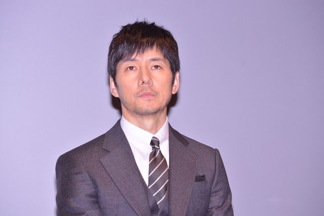 小栗旬＆西島秀俊、スーツ姿がクール！新木優子はシースルーのドレスで（4枚目）