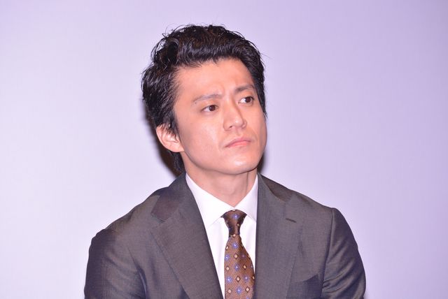 小栗旬＆西島秀俊、スーツ姿がクール！新木優子はシースルーのドレスで（5枚目）