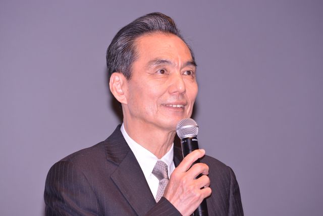 小栗旬＆西島秀俊、スーツ姿がクール！新木優子はシースルーのドレスで（10枚目）