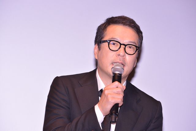 小栗旬＆西島秀俊、スーツ姿がクール！新木優子はシースルーのドレスで（15枚目）