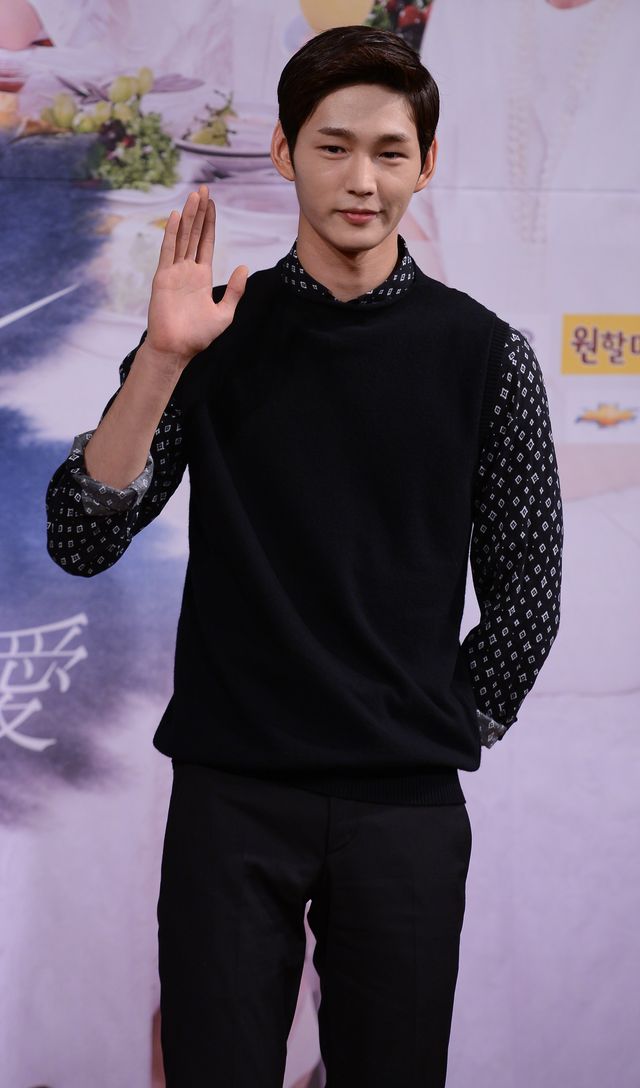 少女時代ソヒョンが出演！ドラマ「熱愛」製作発表会フォトギャラリー（3枚目）