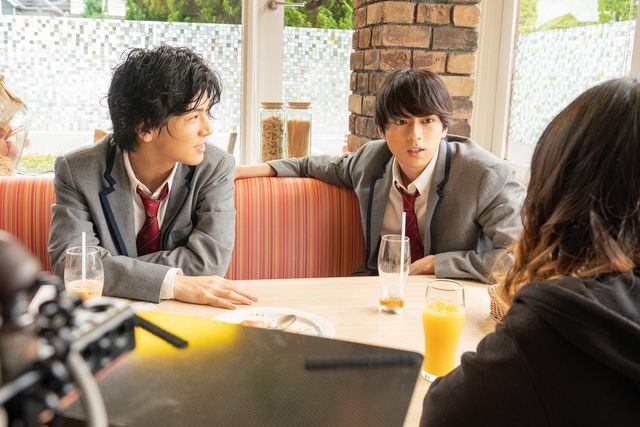 岩田剛典＆新田真剣佑が幼なじみに！『名も無き世界のエンドロール』メイキングカット（2枚目）