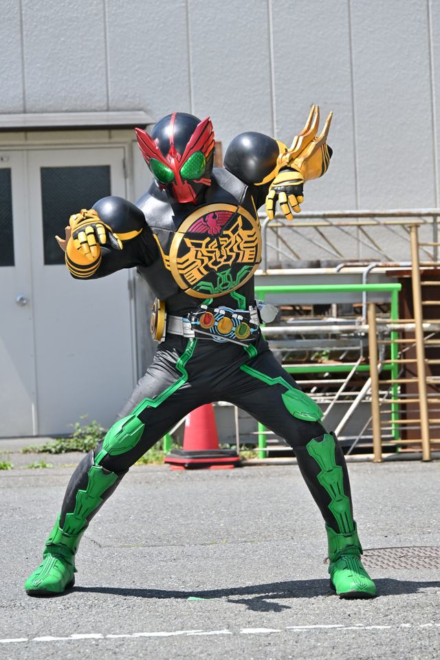 レジェンドが召喚する仮面ライダーオーズ