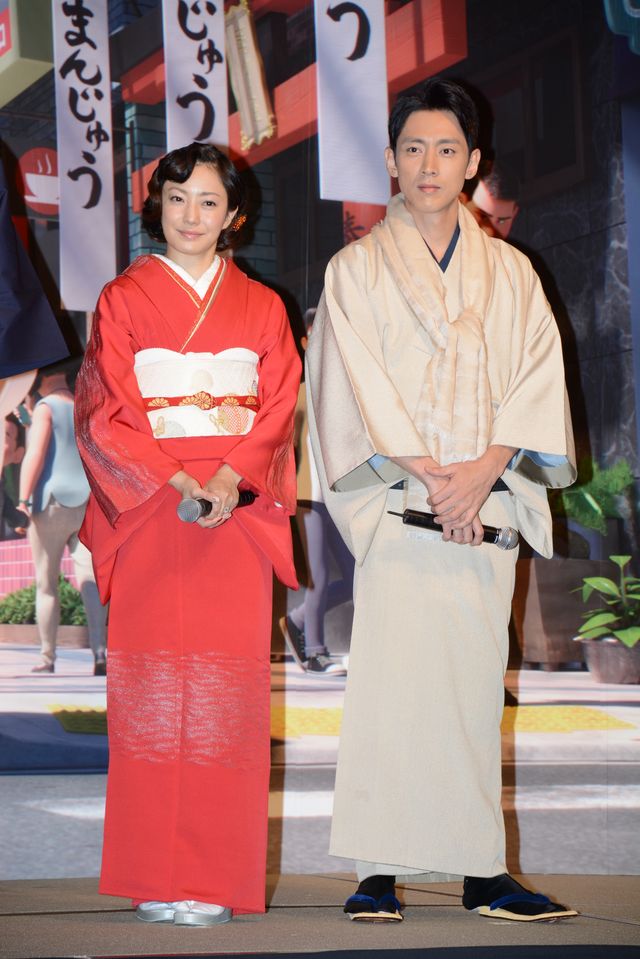 菅野美穂＆小泉孝太郎が着物姿で『ベイマックス』監督陣をお出迎え!フォトギャラリー：フォトギャラリー