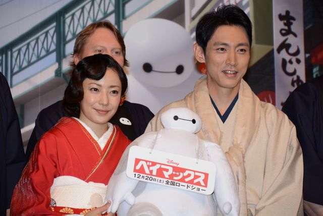 菅野美穂＆小泉孝太郎が着物姿で『ベイマックス』監督陣をお出迎え!フォトギャラリー（10枚目）