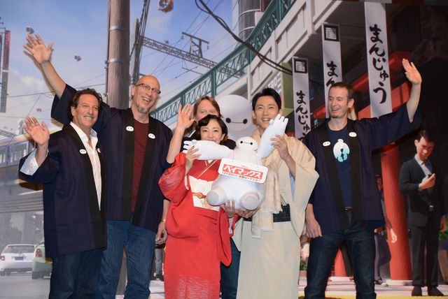 菅野美穂＆小泉孝太郎が着物姿で『ベイマックス』監督陣をお出迎え!フォトギャラリー（11枚目）