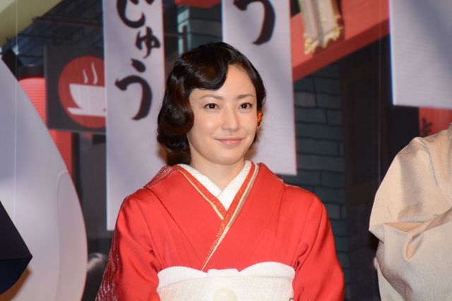 菅野美穂＆小泉孝太郎が着物姿で『ベイマックス』監督陣をお出迎え!フォトギャラリー（14枚目）