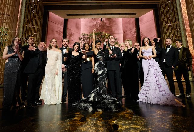 作品賞を受賞した『ワン・バトル・アフター・アナザー』チーム