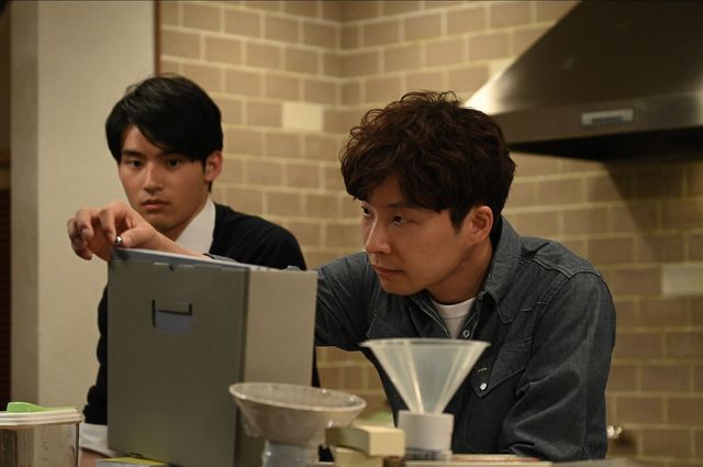 綾野剛＆星野源、イタズラ通報の捜査開始！「MIU404」第3話（10枚目）