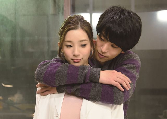 胸キュンなシーンをチラ見！黒羽麻璃央×足立梨花『アヤメくんののんびり肉食日誌』場面写真（2枚目）