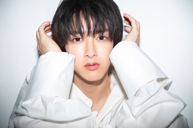 大人の表情…「伊藤あさひカレンダー2020.04-2021.03」（3枚目）