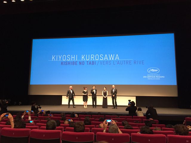 カンヌでのスタンディングオベーションに笑顔を見せる深津絵里！第68回カンヌ国際映画祭『岸辺の旅』公式上映フォトギャラリー（2枚目）