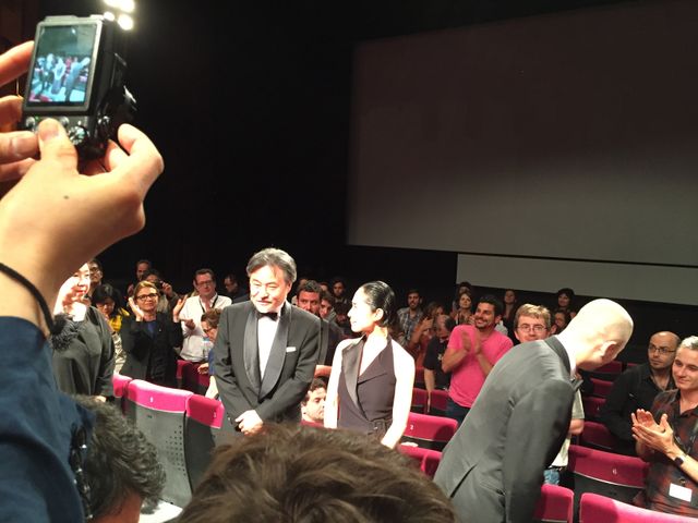 カンヌでのスタンディングオベーションに笑顔を見せる深津絵里！第68回カンヌ国際映画祭『岸辺の旅』公式上映フォトギャラリー（8枚目）