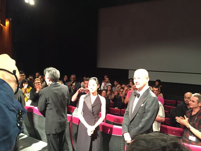 カンヌでのスタンディングオベーションに笑顔を見せる深津絵里！第68回カンヌ国際映画祭『岸辺の旅』公式上映フォトギャラリー（9枚目）