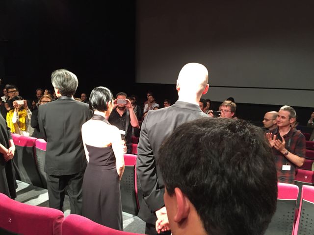 カンヌでのスタンディングオベーションに笑顔を見せる深津絵里！第68回カンヌ国際映画祭『岸辺の旅』公式上映フォトギャラリー（12枚目）