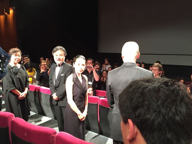 カンヌでのスタンディングオベーションに笑顔を見せる深津絵里！第68回カンヌ国際映画祭『岸辺の旅』公式上映フォトギャラリー（13枚目）