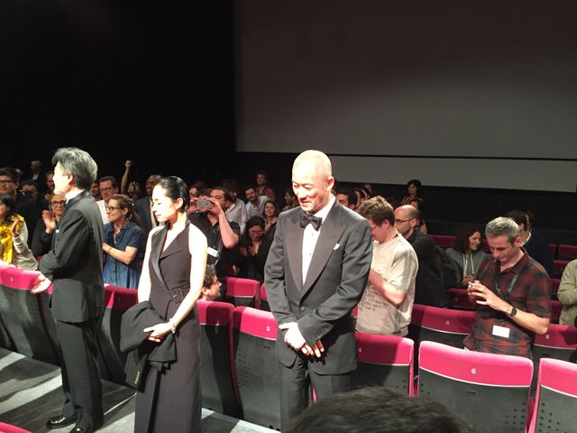 カンヌでのスタンディングオベーションに笑顔を見せる深津絵里！第68回カンヌ国際映画祭『岸辺の旅』公式上映フォトギャラリー（18枚目）