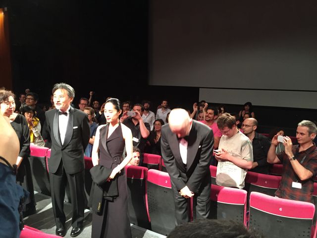 カンヌでのスタンディングオベーションに笑顔を見せる深津絵里！第68回カンヌ国際映画祭『岸辺の旅』公式上映フォトギャラリー（21枚目）