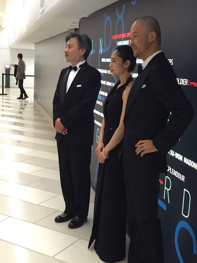 カンヌでのスタンディングオベーションに笑顔を見せる深津絵里！第68回カンヌ国際映画祭『岸辺の旅』公式上映フォトギャラリー（27枚目）