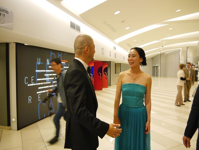 カンヌでのスタンディングオベーションに笑顔を見せる深津絵里！第68回カンヌ国際映画祭『岸辺の旅』公式上映フォトギャラリー（33枚目）