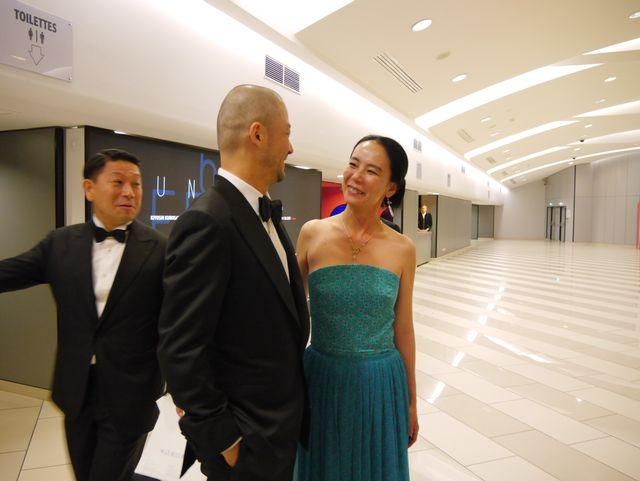 カンヌでのスタンディングオベーションに笑顔を見せる深津絵里！第68回カンヌ国際映画祭『岸辺の旅』公式上映フォトギャラリー（37枚目）