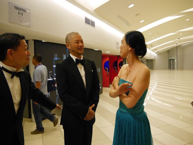 カンヌでのスタンディングオベーションに笑顔を見せる深津絵里！第68回カンヌ国際映画祭『岸辺の旅』公式上映フォトギャラリー（38枚目）