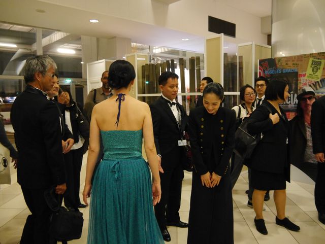 カンヌでのスタンディングオベーションに笑顔を見せる深津絵里！第68回カンヌ国際映画祭『岸辺の旅』公式上映フォトギャラリー（39枚目）