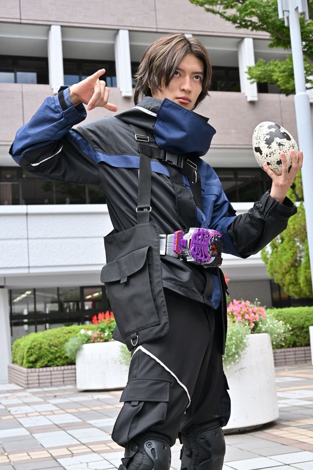 卵を育てる英寿たち…「仮面ライダーギーツ」第9話「邂逅F：Wake up！モンスター」（3枚目）