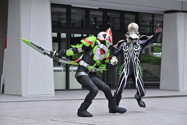 卵を育てる英寿たち…「仮面ライダーギーツ」第9話「邂逅F：Wake up！モンスター」（4枚目）