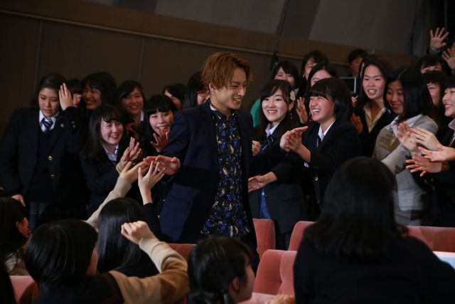 白濱亜嵐が「好きだ」、公開疑似告白に女子高生150名が黄色い悲鳴　画像ギャラリー（28枚目）