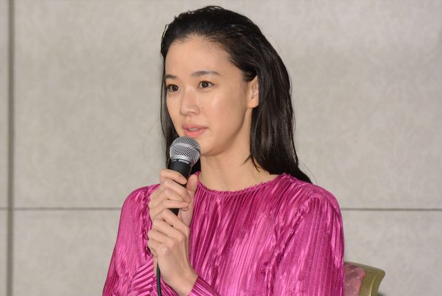 蒼井優、鮮やかなドレスで登場！第42回日本アカデミー賞優秀賞発表記者会見（3枚目）