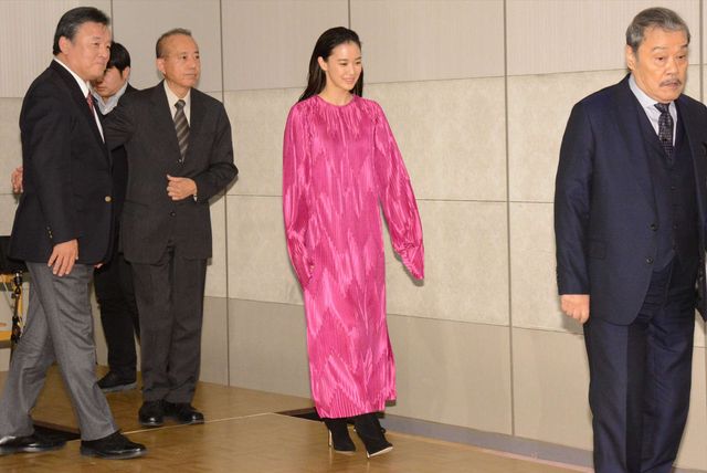 蒼井優、鮮やかなドレスで登場！第42回日本アカデミー賞優秀賞発表記者会見（8枚目）