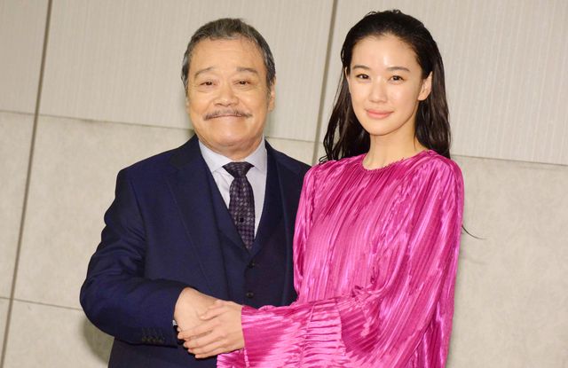 蒼井優、鮮やかなドレスで登場！第42回日本アカデミー賞優秀賞発表記者会見