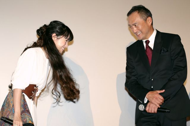 宮崎あおい、渡辺謙に感謝の礼！豪華キャスト集結『怒り』初日フォトギャラリー：フォトギャラリー