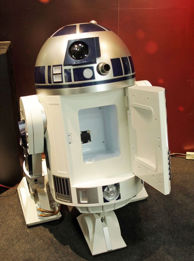 R2-D2が冷えた飲み物を持ってきてくれたり…!?