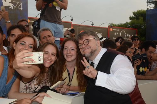 ギレルモ・デル・トロ監督、ベネチア映画祭でも人気者！：フォトギャラリー
