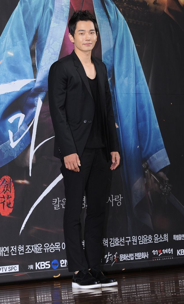 「刀と花」イ・ジョンシン、競合作「君の声が聞こえる」イ・ボヨンに手加減してくれと頼む＜韓国JPICTURES＞（8枚目）