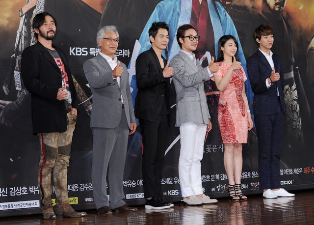 「刀と花」イ・ジョンシン、競合作「君の声が聞こえる」イ・ボヨンに手加減してくれと頼む＜韓国JPICTURES＞（9枚目）