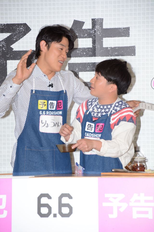 生田斗真、鈴木亮平、濱田岳、荒川良々がおそろいのエプロンでカレー作り！『予告犯』クッキングイベントフォトギャラリー（8枚目）