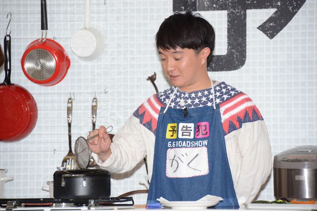 生田斗真、鈴木亮平、濱田岳、荒川良々がおそろいのエプロンでカレー作り！『予告犯』クッキングイベントフォトギャラリー（10枚目）