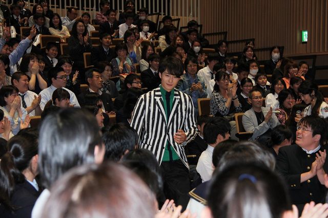 岡田将生、苦手なスキップを生披露　画像ギャラリー：フォトギャラリー