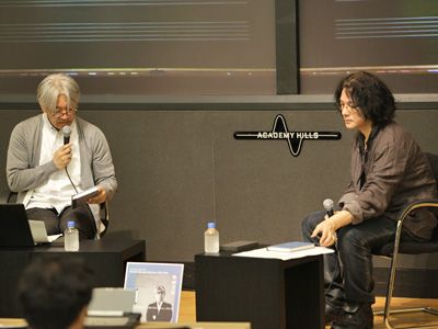 映画音楽について語り合った坂本龍一と岩井俊二監督（左から）