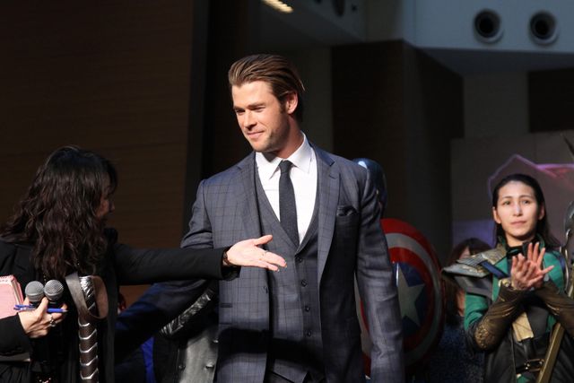 『マイティ・ソー』クリス・ヘムズワース初来日！　100人のコスプレファンと名シーンを再現！　画像です（6枚目）