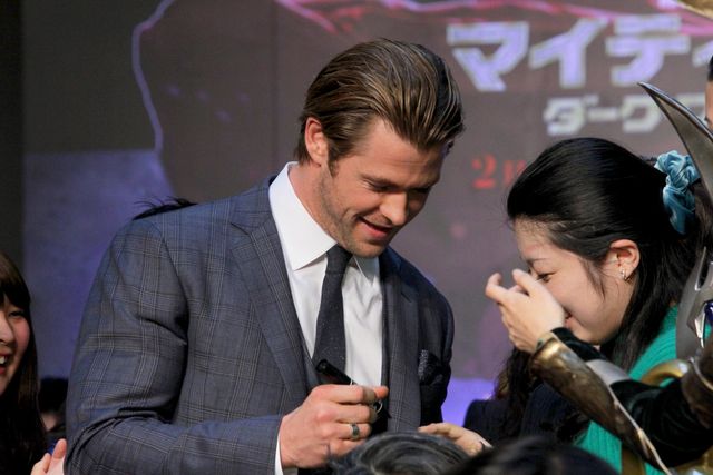 『マイティ・ソー』クリス・ヘムズワース初来日！　100人のコスプレファンと名シーンを再現！　画像です（7枚目）