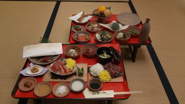 「光る君へ」吉高由里子＆岸谷五朗が紙すきを体験　「北陸スペシャル　光る君へ　越前紀行」（7枚目）