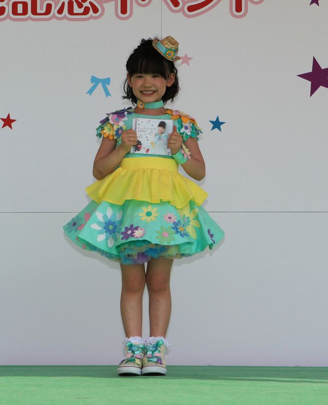 芦田愛菜ニューシングル「ずっとずっとトモダチ」発売記念イベントフォトギャラリー（9枚目）