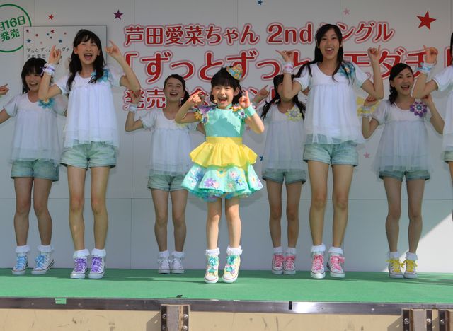 芦田愛菜ニューシングル「ずっとずっとトモダチ」発売記念イベントフォトギャラリー（10枚目）