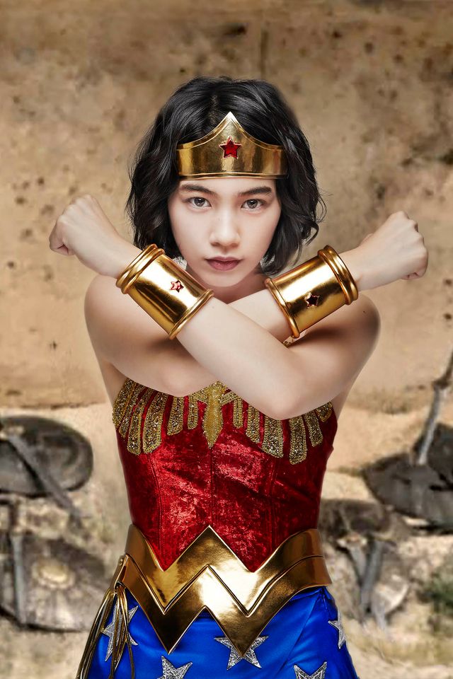 のん、ヒロインよりもヒーローになりたい！「映画秘宝」連載企画でワンダーウーマンに！（2枚目）